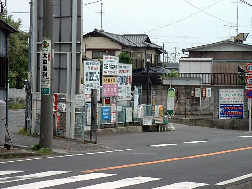 �s��