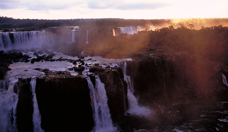 COAX̑ Iguazu Falls