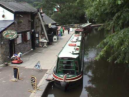 narrowboat.jpg (22165 oCg)