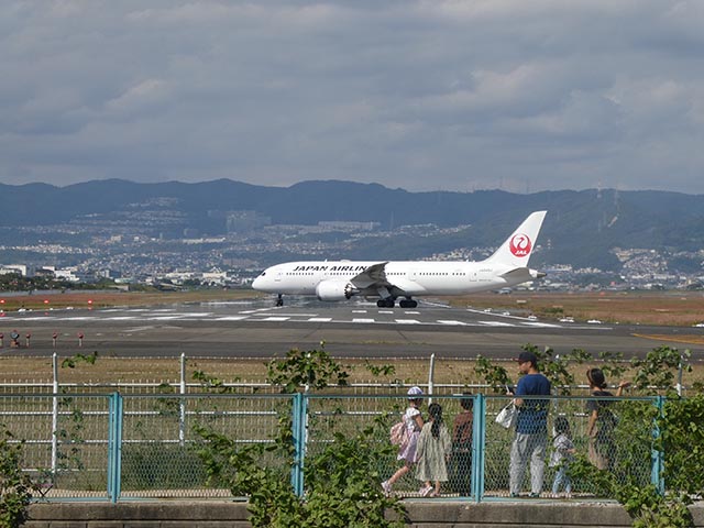 堤防の空港反対側より