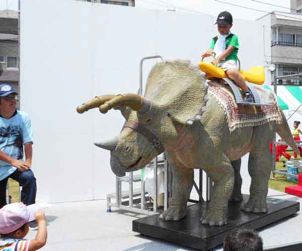 模型動物と少年