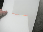 切れ目の中に差し込んでいく