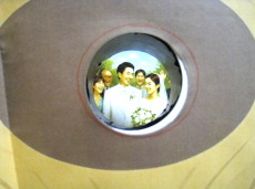 穴からみえる絵