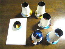 穴から見える絵は取り替えられます