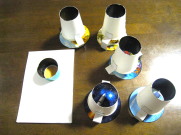 絵本の裏表紙にコップとコップに差し込むコップ