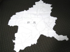 減摩の形に切り抜く