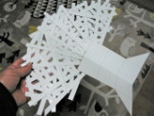 工作用紙で作る光と影の樹