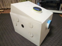 カメラ用の穴
