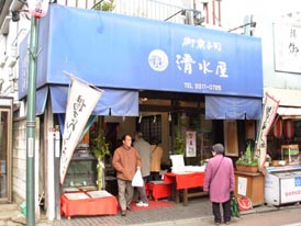 岰