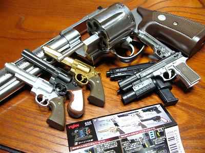 �w�i��COLT ANACONDA .44 MAG�ł�