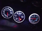 �ی`���[�^�[�ނ͉E���ɐݒu