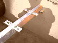 ���E�����̍|�ނ̒����ɂ��k���u���P�b�g���n�ڂ���Ă���