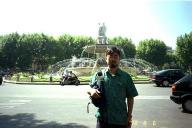 �i�ʐ^�j����Ƃ�G�h�E�S�[�����R�L��̕����̑O