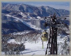 東館山山頂からジャイアントスキー場を望む