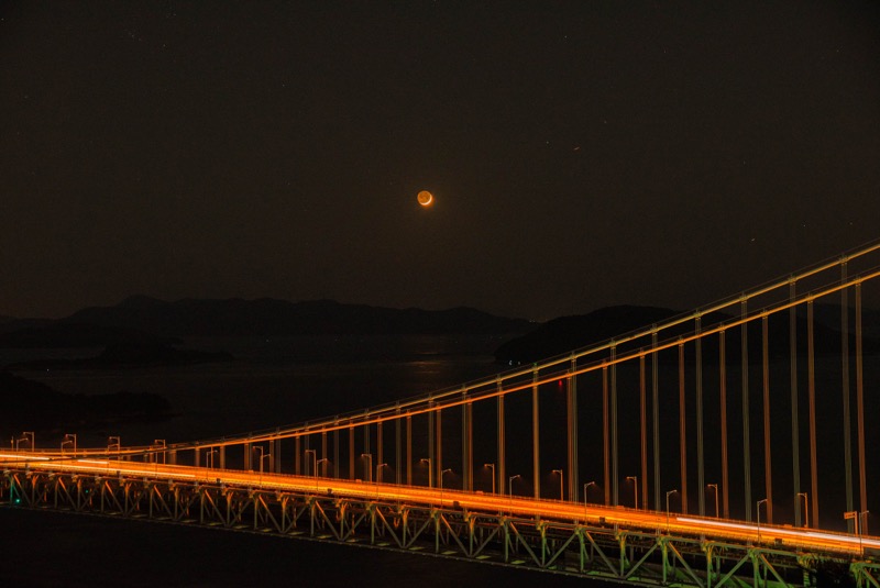 瀬戸大橋と沈む月