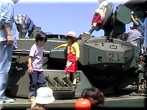 ��ʂɌ��J���ꂽ��Ԃɂ�