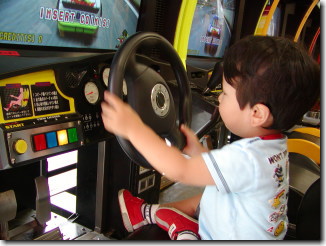 ��X�E�G�X�s�A���̃Q�[���Z���^�[�ɂ�