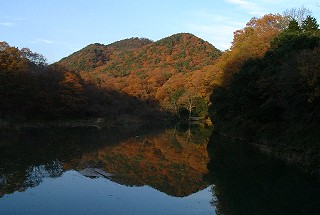 夕日の山影