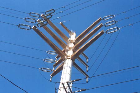 青い空に白い十字