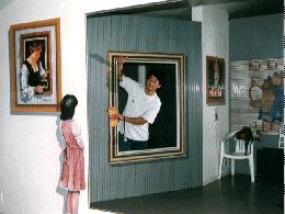 ���ȏЉ�i�ߐ{�ҁ@�g���b�N�A�[�g�̊قł̍�ҁj