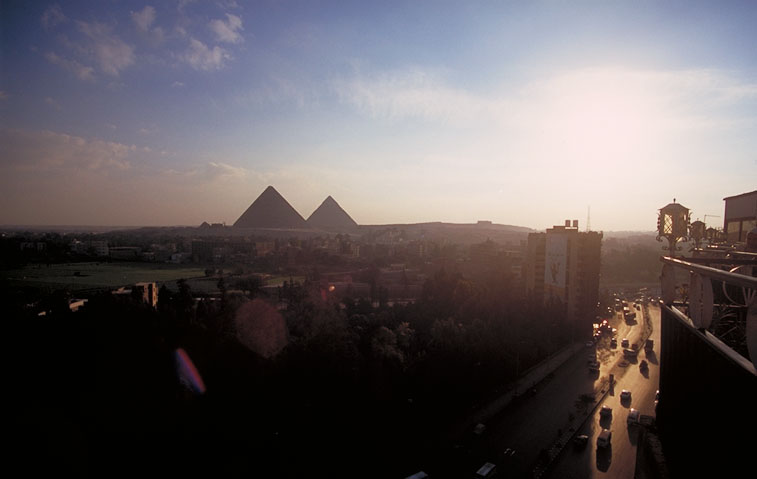 MŨs~bh Giza Pyramid