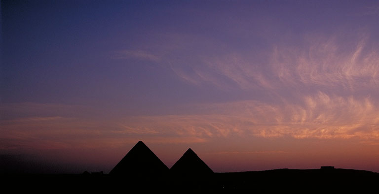 MŨs~bh Giza Pyramid