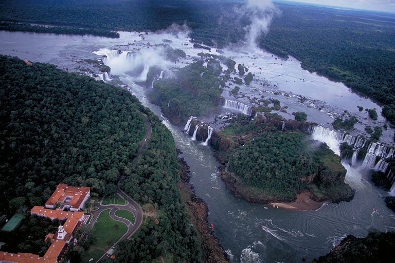 COAX̑ Iguazu Falls