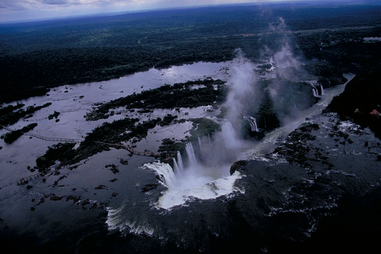 COAX̑ Iguazu Falls