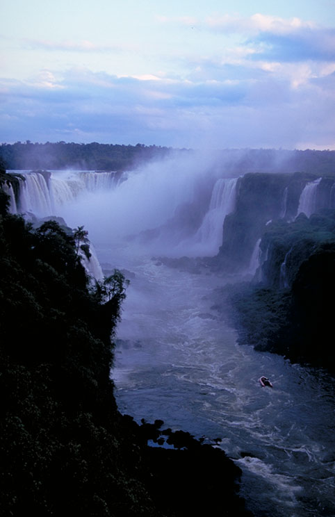 COAX̑ Iguazu Falls