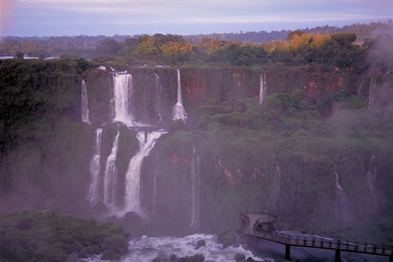 COAX̑ Iguazu Falls