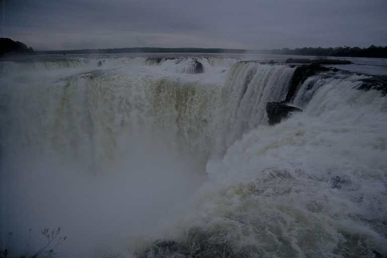 COAX̑ Iguazu Falls