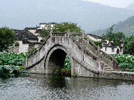 ΋ Stone bridge