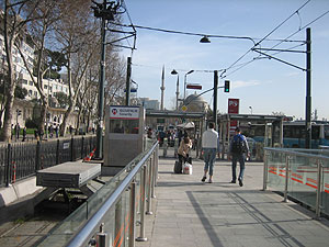 最寄りのトラム駅、カバタシュ駅