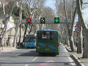 目立つ道路標識(LED表示)