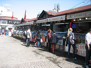 名物のクンピル屋台