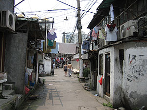 上海老街近くの昔ながらの路地