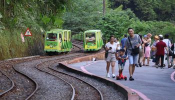 �g���b�R�d�ԁi�G���j