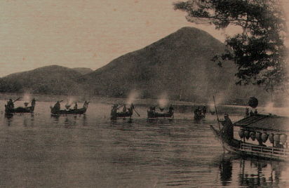 長良川の鵜飼船