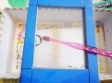 �Ԃ̏�Ŏ��u���V��������܂��B