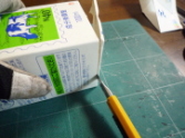 �p�b�N�̒�̕������J�b�^�[�i�C�t�Ő؂藎�Ƃ��܂�