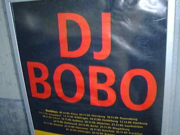 DJ BOBO と書かれていたポスター