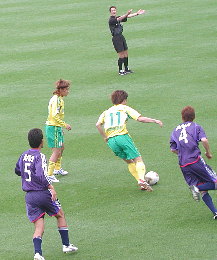 あの名古屋での出来事が今彼をこんな場所でサッカーさせている。プレーはサテライトでは異次元なのに……。