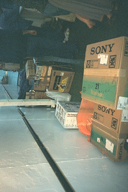 �C��󂯓n���̉ו�