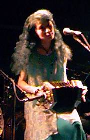 �\������