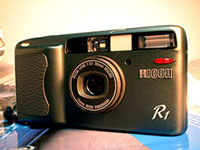 �R���p�N�g�J�����@RICOH R1