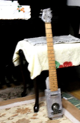 手作りアンプ内蔵ギター