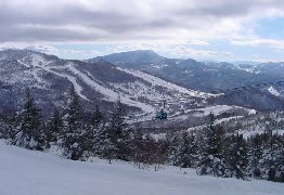 焼額第２ゴンドラ沿いから、一の瀬を見る