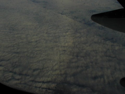 飛行機から見た雲虹
