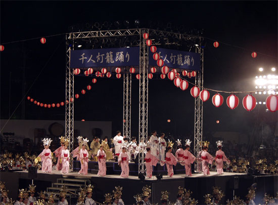 Group Dance by 1,000 Dancers