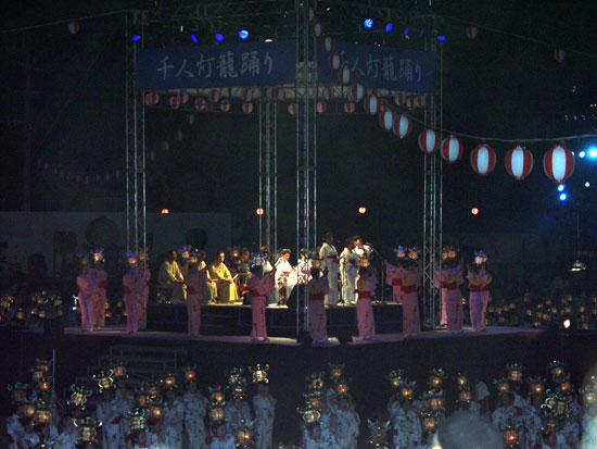 Group Dance by 1,000 Dancers
